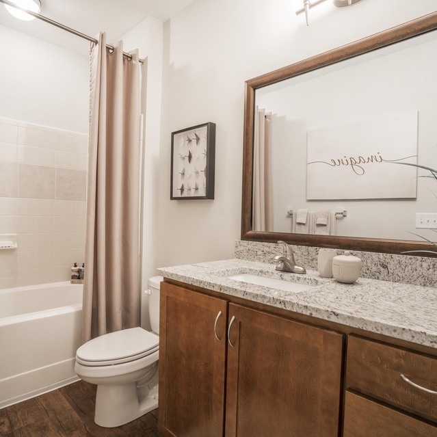 Drift Dunwoody - Bathroom with Shower and Tub